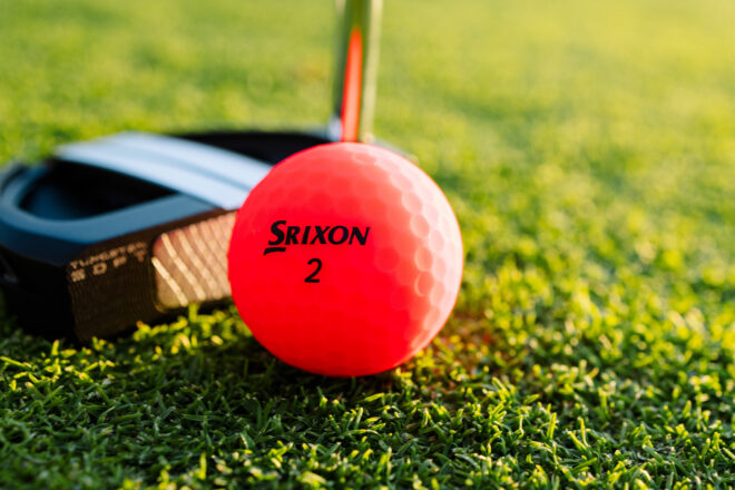 Soft Feel Brite Golfball in der Variante Rot