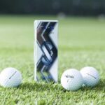 Honma TW-S mit Golfball und Schachtel