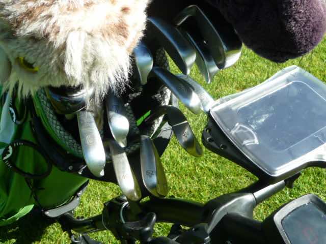 Test E-Golf Trolley - Der Scorekartenhalter befindet sich nah bei den Schlägern