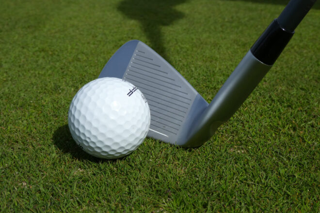 Ping - i525 Eisen mit Golfball
